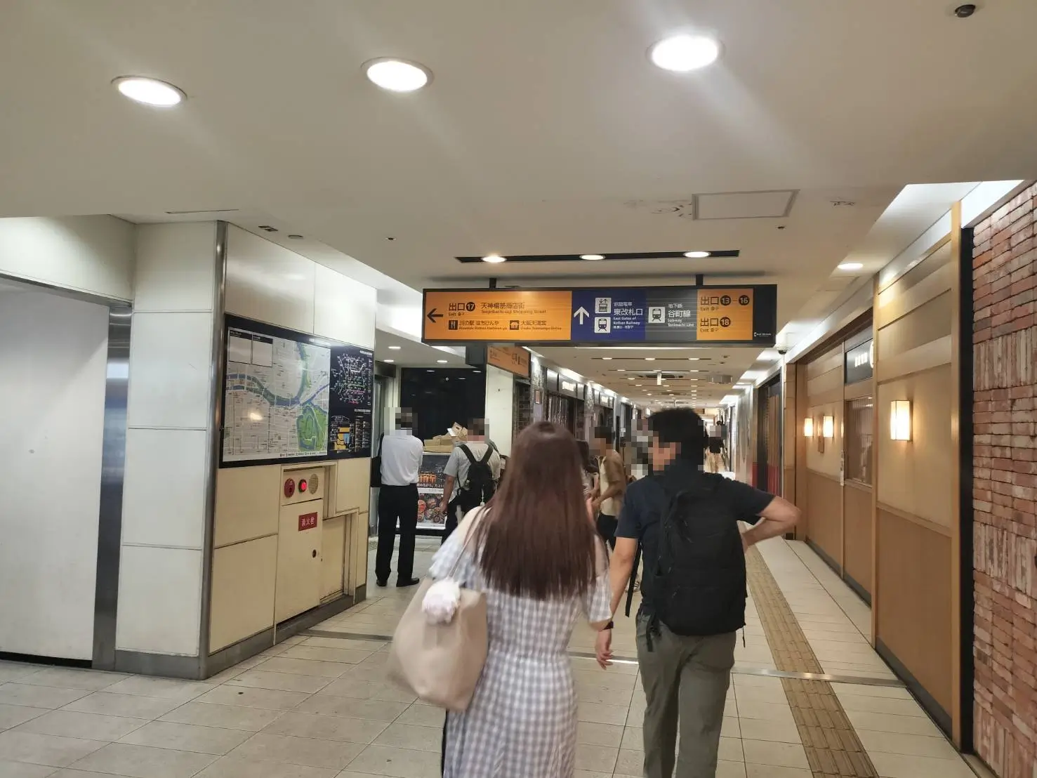 3. 出口17に向かって進みます。